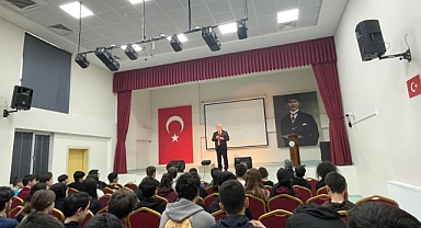 Prof. Nazmi Polat Liseli Gençlerle Buluştu