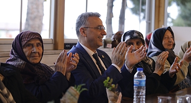 Başkan İhsan Kurnaz Anneleri Unutmadı
