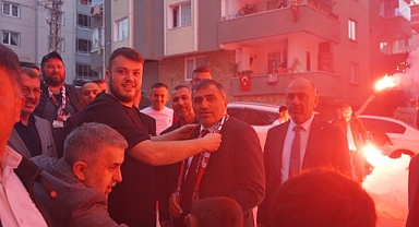 MHP Samsun İl Teşkilatı'na Canik’te Büyük Katılım: 200 Yeni Üye Rozet Taktı