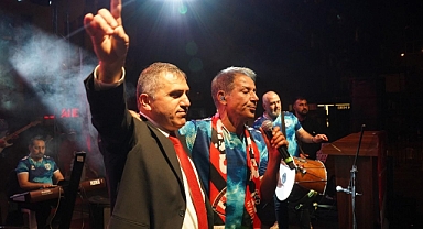 Miting Gibi Muhteşem Konser